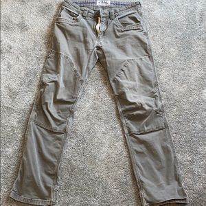 Mountain Khaki Pants 32x34